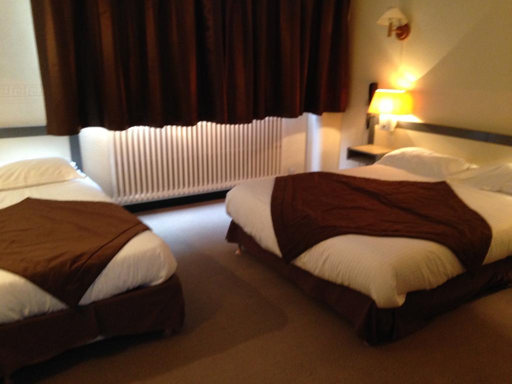 Hotel Continental Vierzon Oda fotoğraf