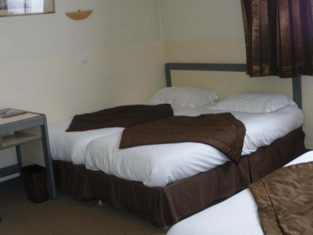 Hotel Continental Vierzon Oda fotoğraf